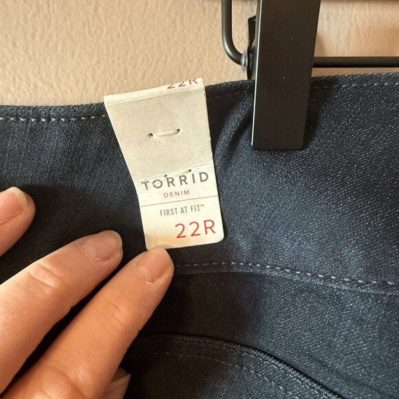 Women's Plus 22R Torrid Super Stretch Dark Wash Jeggings - Picture 9 of 9